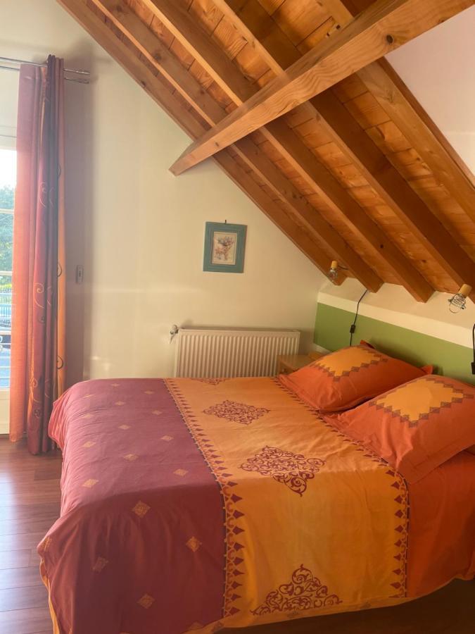 Les Gites De La Maison Bleue D'Estialescq Екстериор снимка