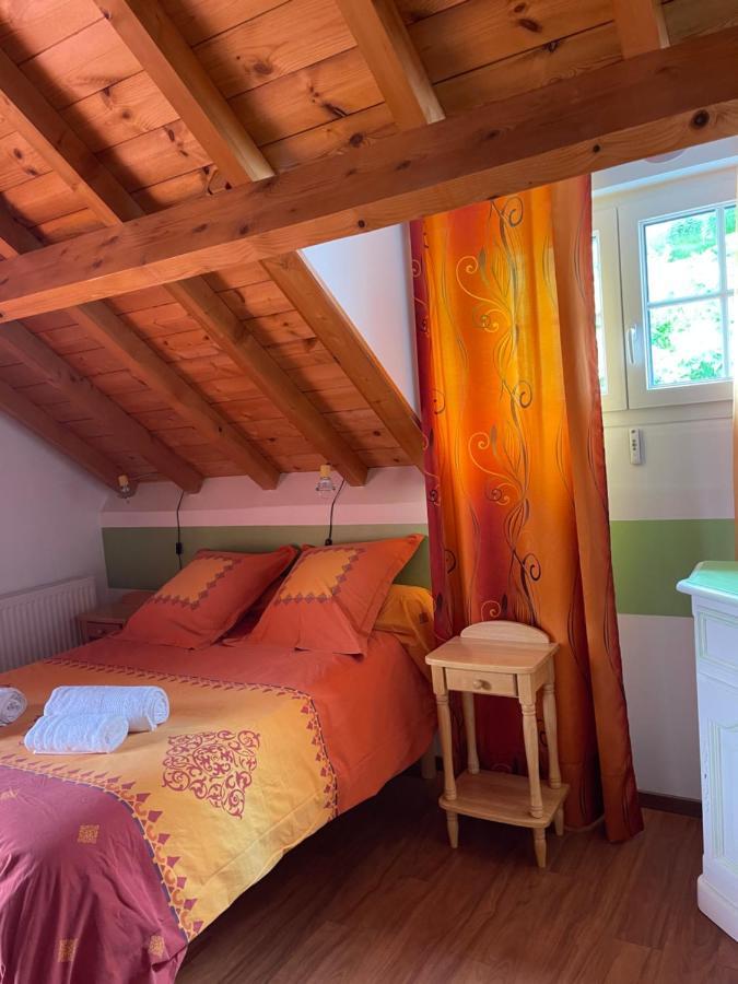 Les Gites De La Maison Bleue D'Estialescq Екстериор снимка