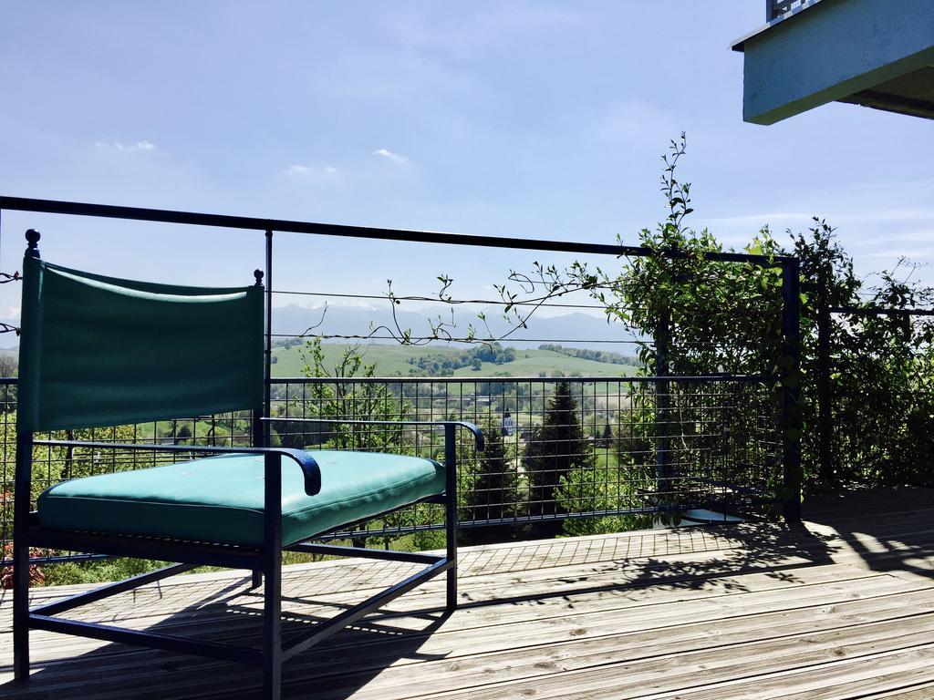 Les Gites De La Maison Bleue D'Estialescq Екстериор снимка